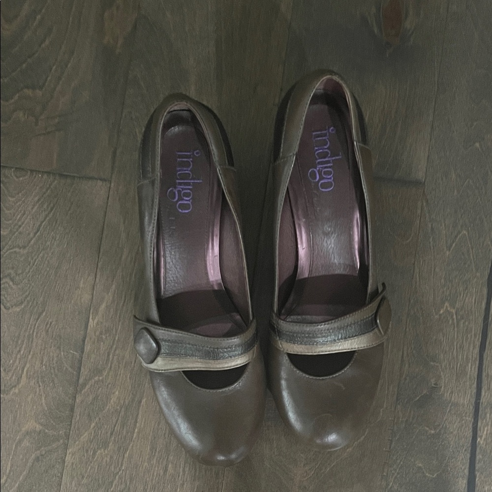 Indigo Women's Sophisticated Brown Heels
